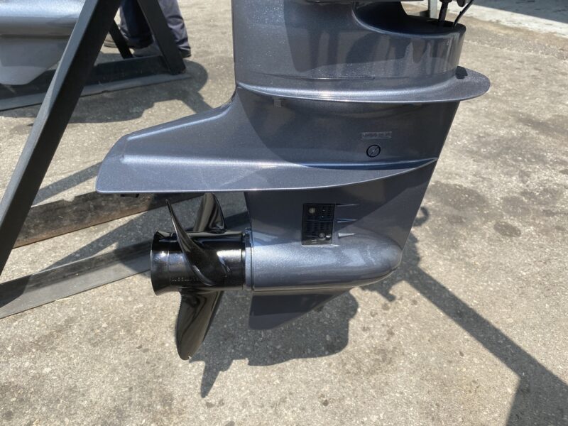 2012 Yamaha 25 HP 2-Cyl Carbureted 4-Stroke 20" (L) Outboard Tiller Motor - Image 5